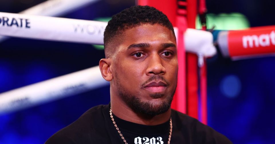 衔发起冲击, 托两人在英, 泰森